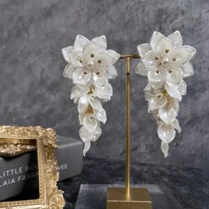 ビッグフラワー 豪華な耳元に 上品 ブライダル ピアス / イヤリング 【belle fleur】 | JASMINE ハンドメイドアクセサリー 三重