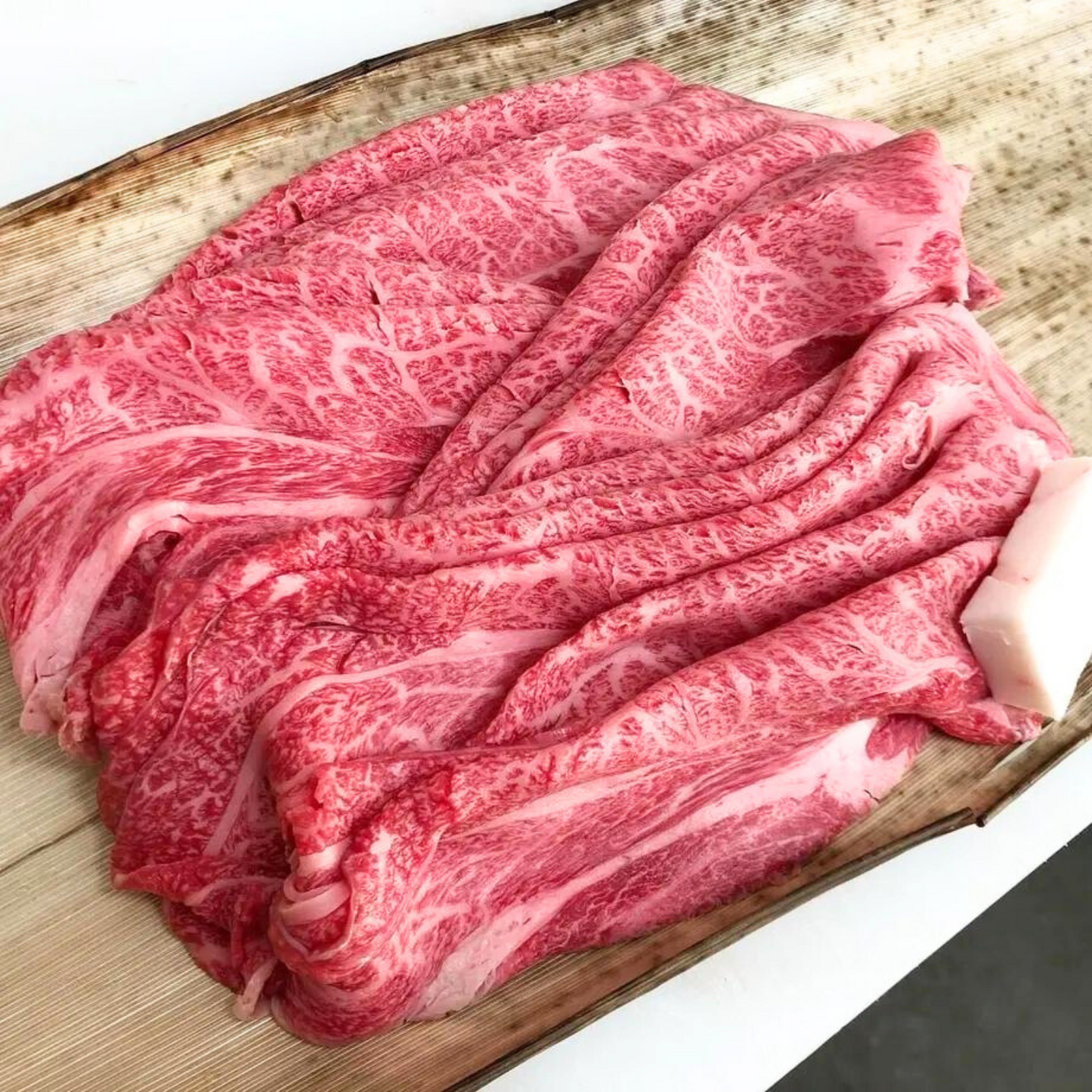 【高級】メディア掲載歴あり 上質な赤身と美しい霜降り 三重ブランド牛 特産松阪牛 上すき焼き【4人前】500g | 松本畜産 三重 松阪 松阪牛