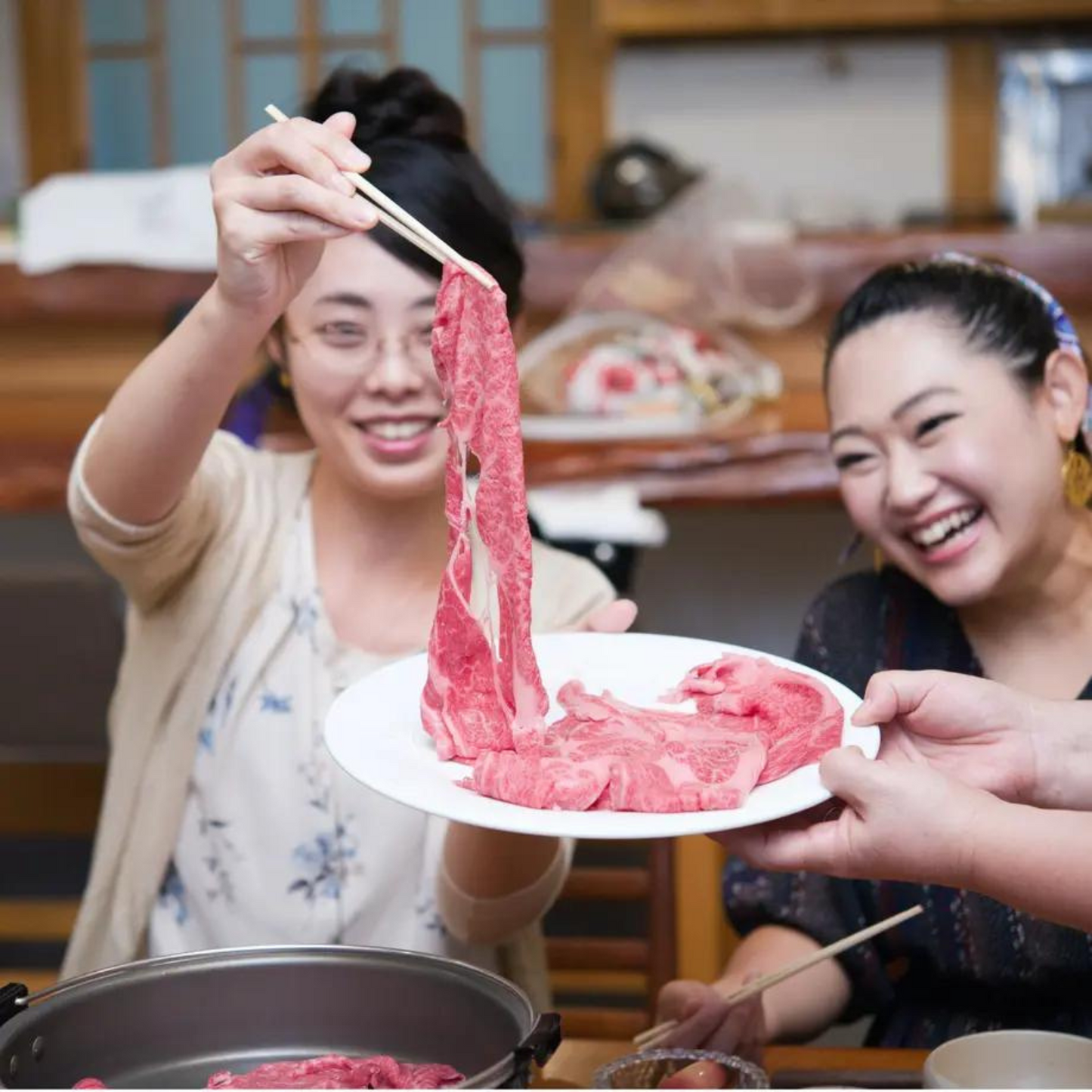 【高級】ギフトにおすすめ 三重ブランド牛 霜降りが美しい 特産松阪牛 すき焼き【4人前】 500g | 松本畜産 三重 松阪 松阪牛