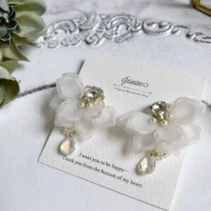 人気商品 ブライダルにも◎ 上品 きれいめ ピアス / イヤリング fiore【frost】ハーフフラワー×雫ピアス | JASMINE ハンドメイドアクセサリー 三重