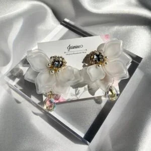 人気商品 ブライダルにも◎ 上品 きれいめ ピアス / イヤリング fiore【frost】ハーフフラワー×雫ピアス | JASMINE ハンドメイドアクセサリー 三重