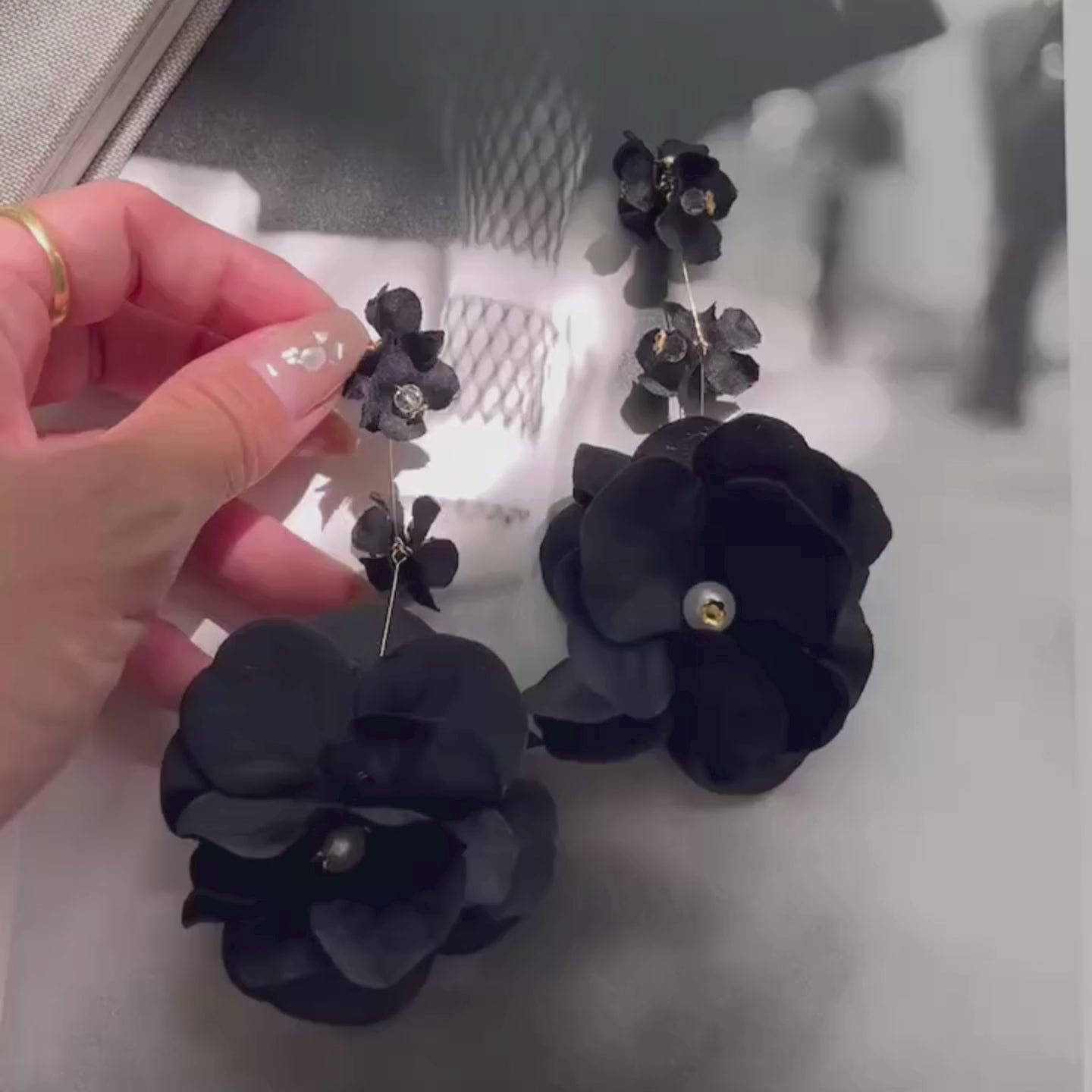 人気 上品 大ぶり 花 アレルギー対応 ピアス/イヤリング『 Diana